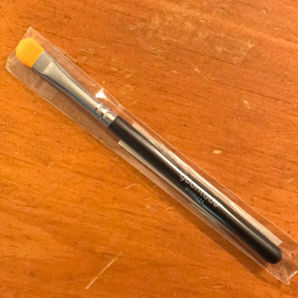 Younique cream shadow brush